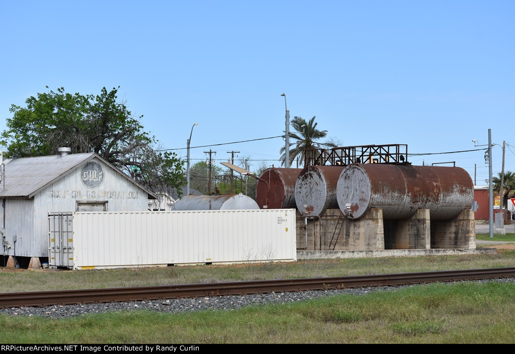 Dilley TX Oil Distributor